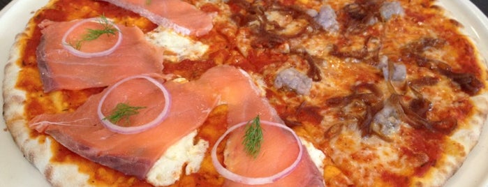 PizzaZo Bistro is one of Orte, die Adam gefallen.