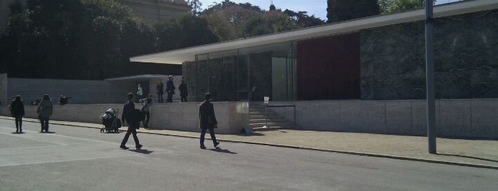 Mies van der Rohe Pavilion is one of Isso aí.