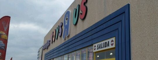 Toys"R"Us is one of eSeDeSirenaさんのお気に入りスポット.