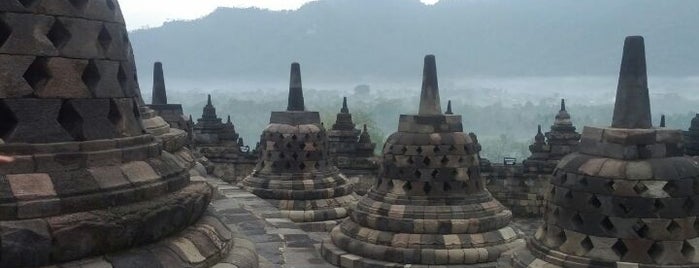 Temple de Borobudur is one of Jogja Never Ending Asia #4sqCities.