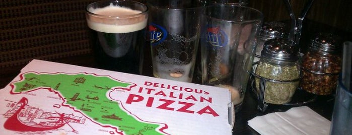 Gulliver's Pizza & Pub is one of Official Blackhawks Bars.