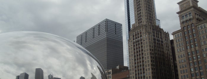 Cloud Gate by Anish Kapoor (2004) is one of Walk Up An Appetite Chicago.