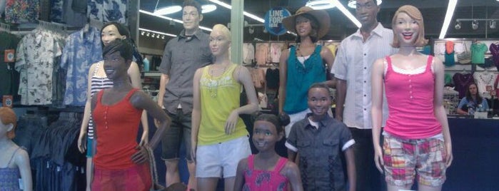 Old Navy is one of Deebee’s Liked Places.