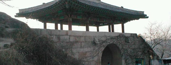 대서문 is one of Samgaksan Hike.