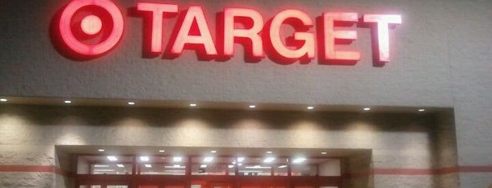 Target is one of Tempat yang Disukai Kelly.