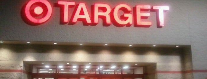 Target is one of Lugares favoritos de Kelly.