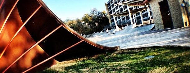 House Park Skatepark is one of Tempat yang Disukai Josh.