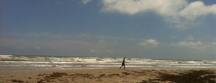 North Padre Island is one of Lugares favoritos de Andres.