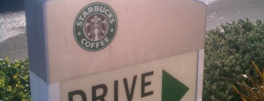 Starbucks is one of สถานที่ที่ Tumara ถูกใจ.