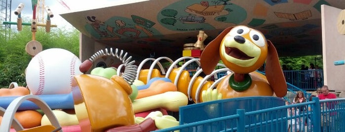 Slinky Dog Zigzag Spin is one of Guide to Disneyland Paris best spots.