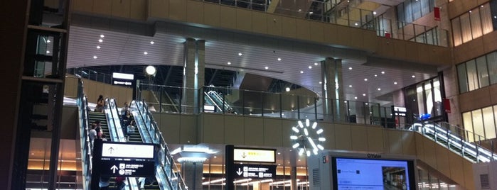Atrium Plaza is one of 大阪駅.