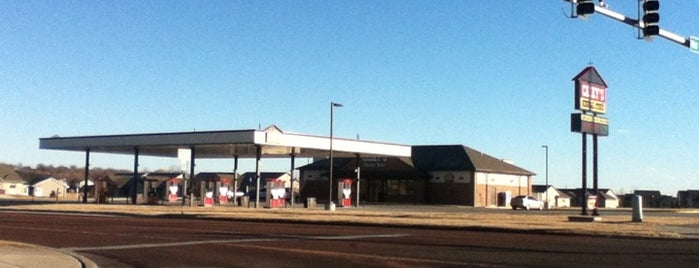 Casey's General Store is one of Tempat yang Disukai Dan.