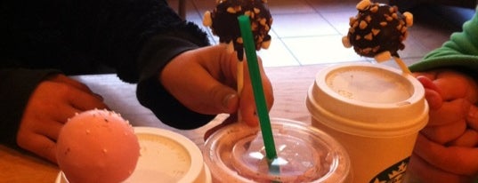 Starbucks is one of Locais curtidos por Shakthi.