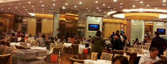 New Star Seafood Restaurant 新星海鮮酒家 is one of Tempat yang Disukai Pedro.