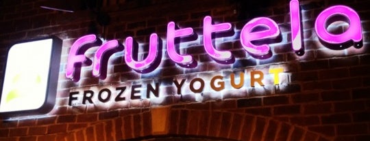 Fruttela Frozen Yogurt is one of Posti che sono piaciuti a Britton.