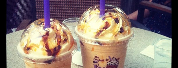 The Coffee Bean & Tea Leaf is one of Hot coffee shop in Hochiminh city.