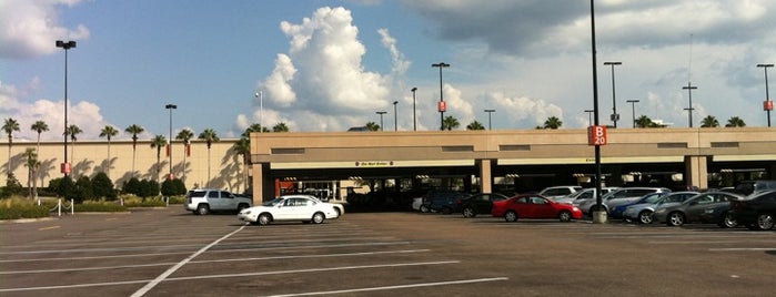 Parking Garage (near Nordstroms) is one of Lugares favoritos de Justin.