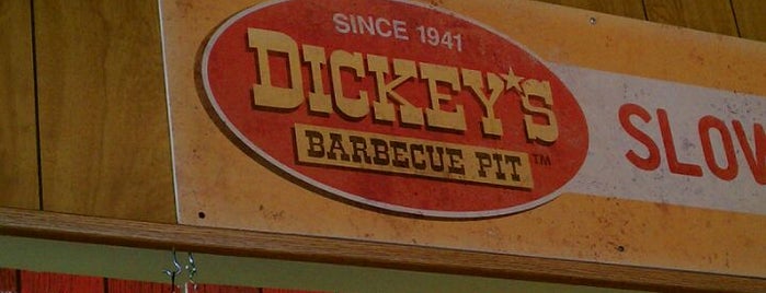 Dickey's Barbecue Pit is one of Tempat yang Disukai Justin.