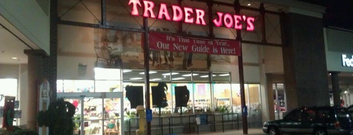 Trader Joe's is one of Locais curtidos por Zivit.