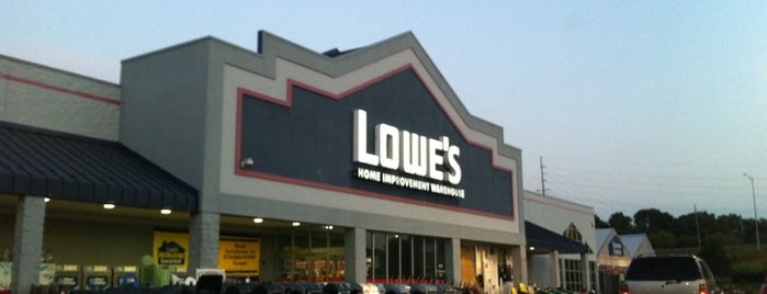 Lowe's is one of Orte, die Charles E. "Max" gefallen.