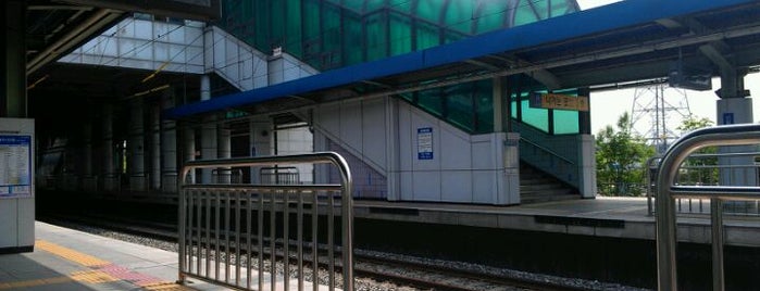 Singil oncheon Stn. is one of 지하철4호선(Subway Line 4).