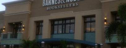 Barnes & Noble is one of Tempat yang Disukai Camilo.