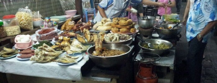 ข้าวต้มเพ่งเพ้ง is one of Bangkok Foodie.