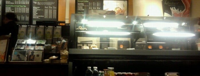 Starbucks is one of Lugares favoritos de Kelsey.