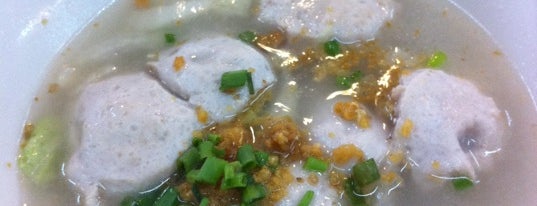 Yeong Kee JC Noodle House 勇记正庄猪肉丸面家 is one of 猪肉/丸/饼粉 （Pork Meat/ Ball/ Cake Noodle).