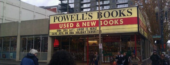 Powell's City of Books is one of @jasonkeisling Pdx recommendations.