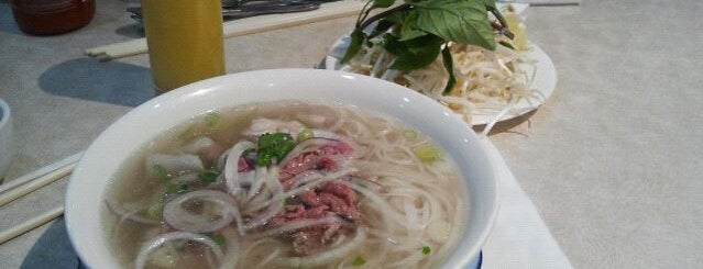 Pho Hung Restaurant is one of Monica's Top Picks for Toronto.