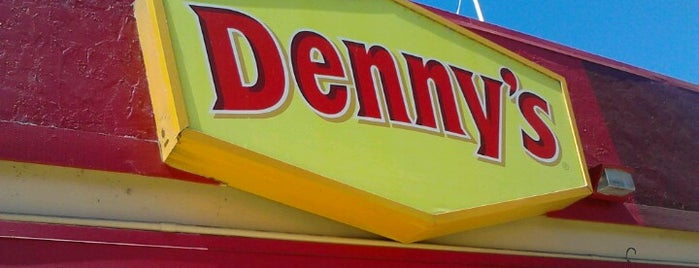Denny's is one of Lugares favoritos de Annie.