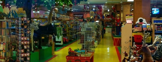 Oakridge Hobbies & Toys is one of Keithさんのお気に入りスポット.