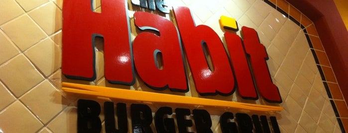 The Habit Burger Grill is one of Lugares favoritos de Isaac.