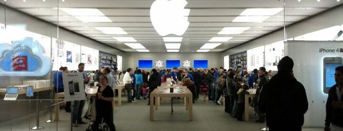 Apple Chinook Centre is one of Tempat yang Disukai Nydia.