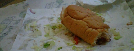 SUBWAY is one of Locais curtidos por Michael.