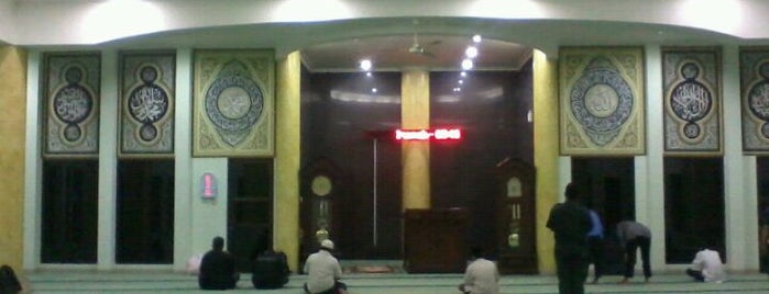 Masjid jami' baitul Ilmi is one of 21.10 Masjid.