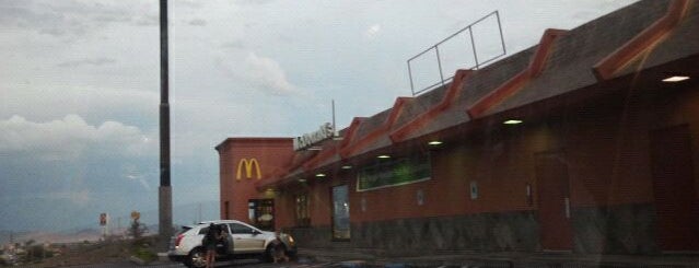 McDonald's is one of Orte, die Alejandro gefallen.