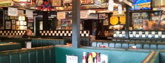 Buddies USA Diner is one of Lugares favoritos de Thomas.