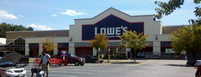 Lowe's is one of Lugares favoritos de Quantum.