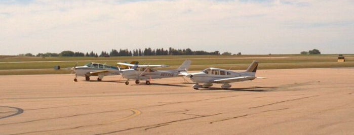 Brookings Municipal Airport is one of Locais curtidos por Chelsea.