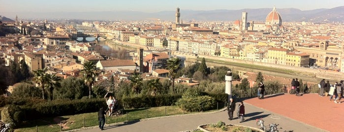 Piazzale Michelangelo is one of Un bacione a Firenze #4sqCities.