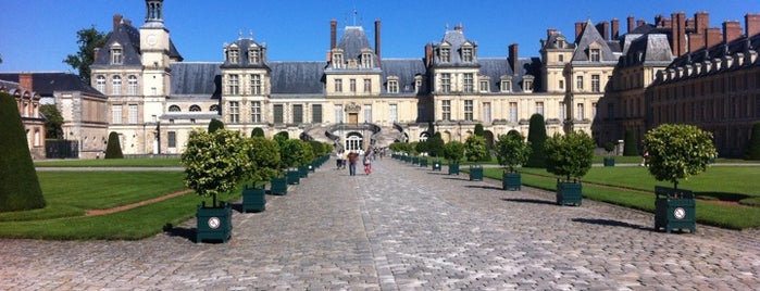 Château de Fontainebleau is one of Musées favoris.