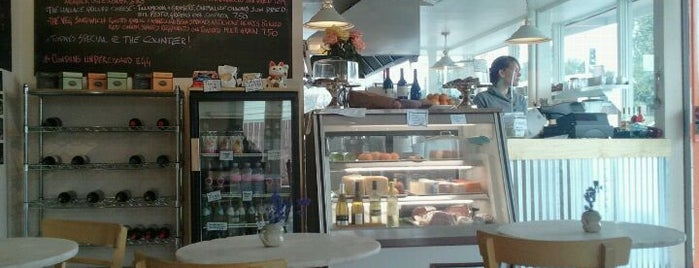 Laurelhurst Café is one of Orte, die Mark gefallen.