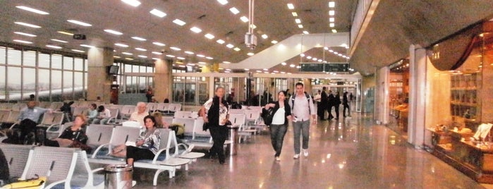 Aeroporto Internacional do Rio de Janeiro / Galeão (GIG) is one of Viaje a Buzios, Brasil.  Mayo/Junio 2012.