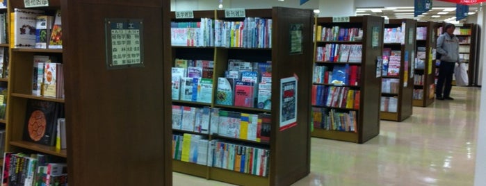 Junkudo is one of My favorite Bookstore.