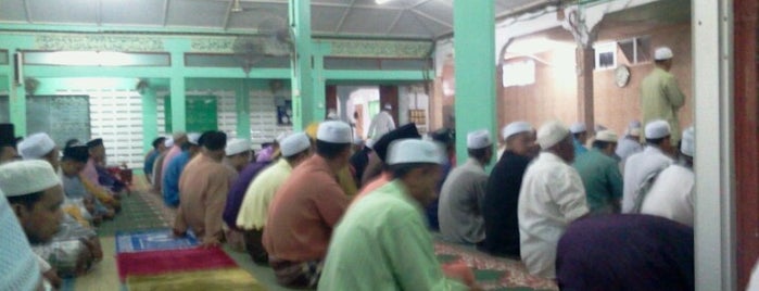 Masjid Felda Bukit Damar is one of Masjid & Surau, MY #4.