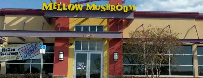 Mellow Mushroom is one of Tempat yang Disukai Greg.