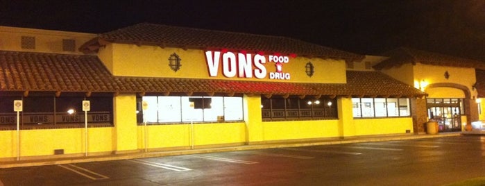 VONS is one of Locais curtidos por Donna.