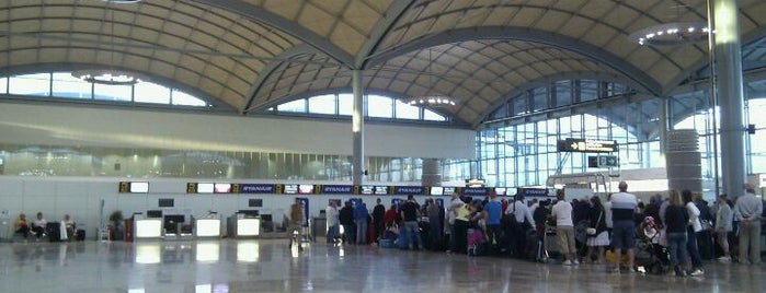 アリカンテ＝エルチェ空港 (ALC) is one of Airports in Europe, Africa and Middle East.